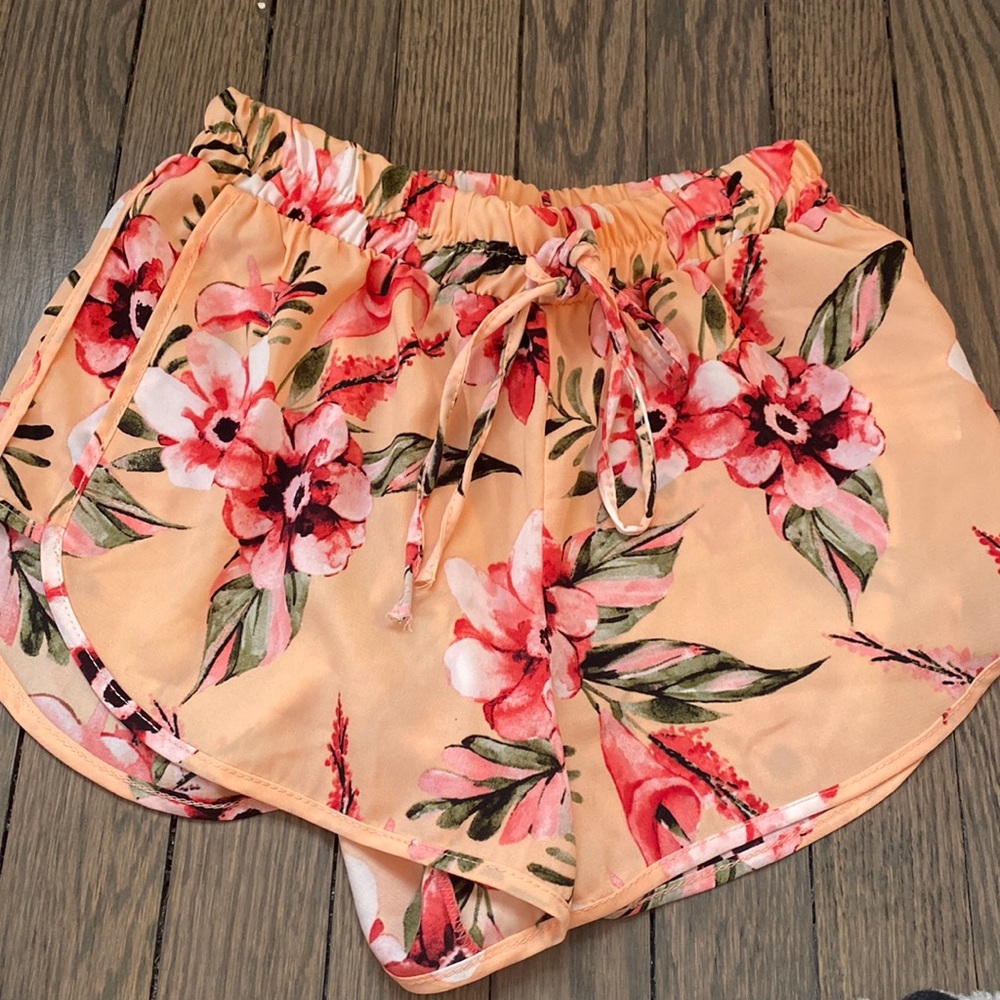 NWOT LF printed flowy shorts
